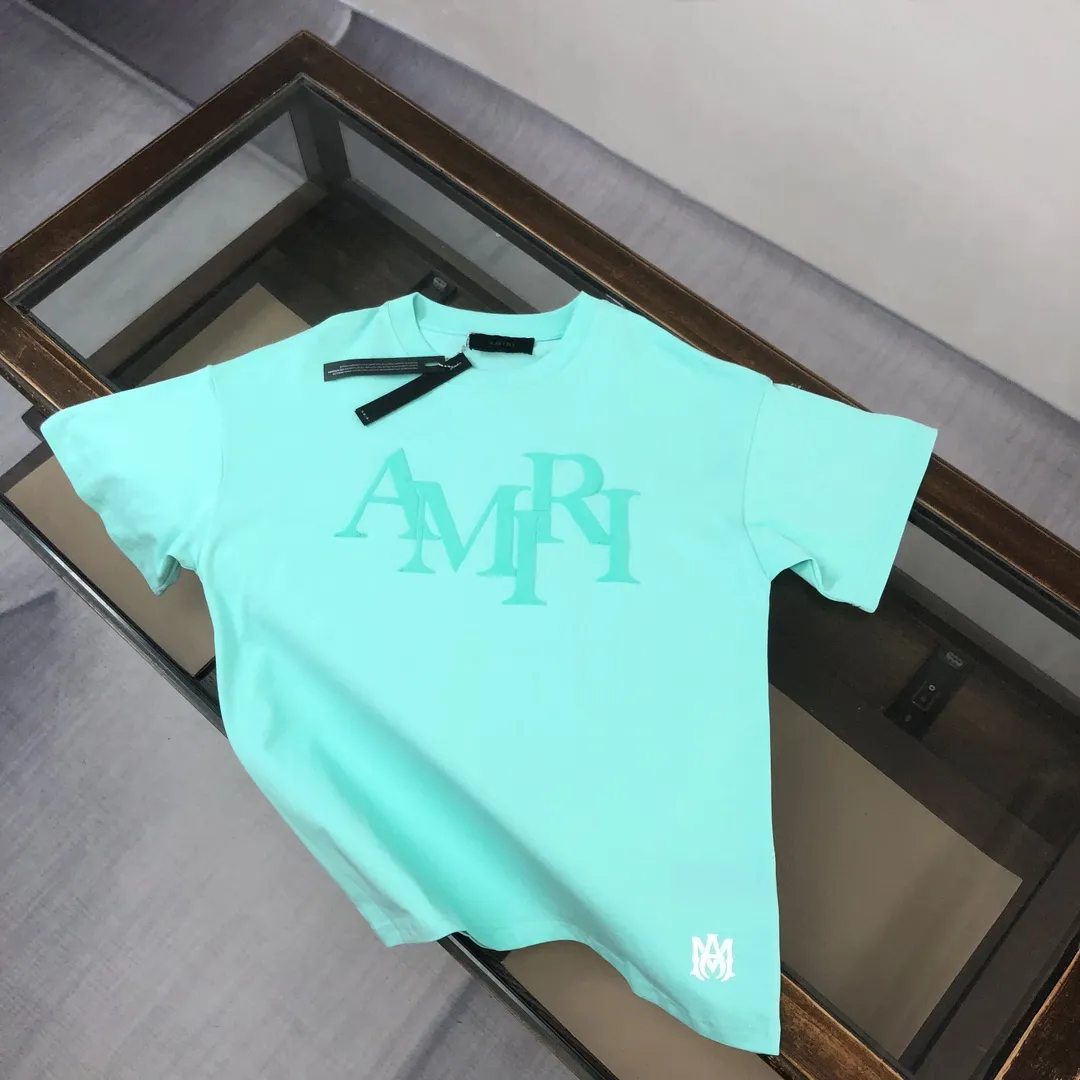 C🌟Amiri 26ss counter Same Style round neck short-sleeved T-shirt ~ Customized suede foam embossed logo craft on the chest! Specially available in custom fabrics! Thick plate three-dimensional! The thicker clothes make the overall breathable and soft texture more prominent, and the full cotton texture makes it extremely comfortable. A must-have item for Premium people, complete with original accessories and accessories! Same Style for men and women! Color: Black White Mint Green Size: XS S M L (larger version! Please state your height and weight when placing an order!)